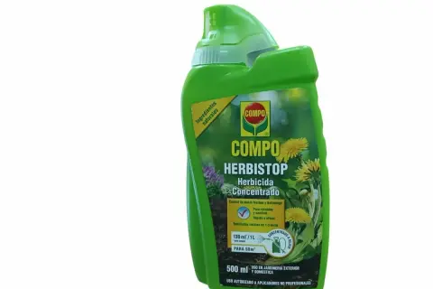 Bouteille verte de COMPO Herbistop, un désherbant concentré à base d'acide pélargonique pour jardins.